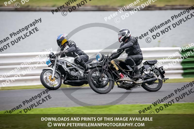Vintage motorcycle club;eventdigitalimages;mallory park;mallory park trackday photographs;no limits trackdays;peter wileman photography;trackday digital images;trackday photos;vmcc festival 1000 bikes photographs